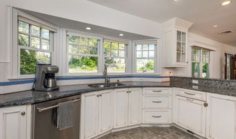 34 Skyline Dr, Brookfield, CT 06804