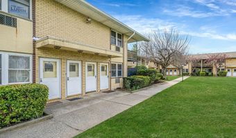 700 Broadway 47, Amityville, NY 11701
