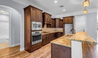709 Champagne Dr, Biloxi, MS 39532