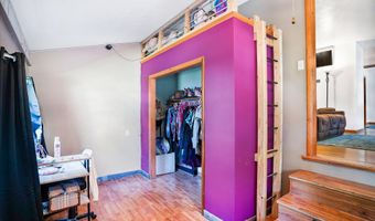 922 S Oak Ave, Aurora, MO 65605