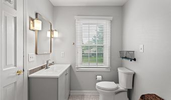 390 Willard Rd, Aurora, OH 44202