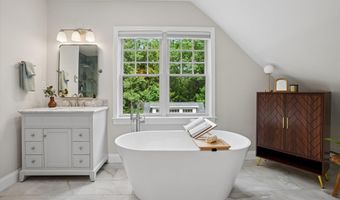 15 Strafford Ln, Bedford, NH 03110