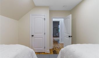 11 Sunshine Ct, Newport, RI 02840