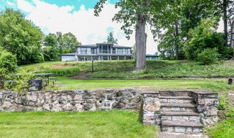 13 Kellogg St, Brookfield, CT 06804