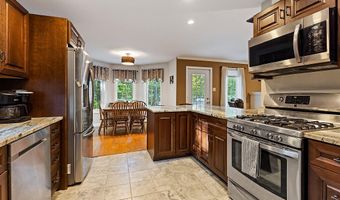 5 Little Village Ln, Belgrade, ME 04917