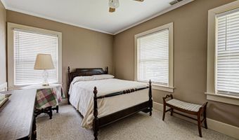 916 Audubon Pkwy, Audubon Park, KY 40213