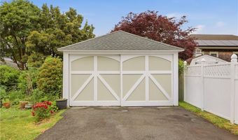 30 Boulevard, Middletown, RI 02842