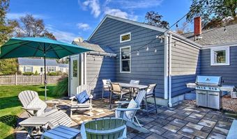 6 Kenmore Ct, Barrington, RI 02806