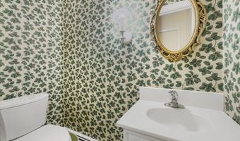 11 Strawberry Hill Rd, Bedford, NH 03110