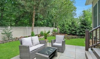 111 Trotters Ln, Allendale, NJ 07401