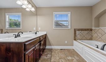 806 154th Cir, Basehor, KS 66007