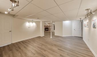 8806 FOX HILLS Trl, Potomac, MD 20854