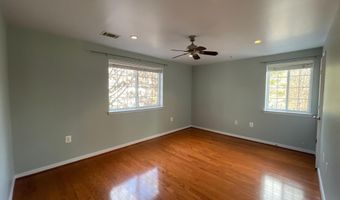 4061 S FOUR MILE RUN Dr 301, Arlington, VA 22204