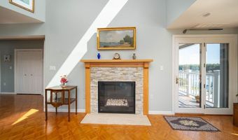 152 Crompton Ave 12, East Greenwich, RI 02818