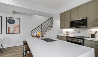 2524 41ST St NW 1, Washington, DC 20007
