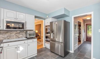 44 Devonshire Ct, Middletown, NJ 07748