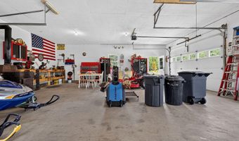 625 Mcgrath Pond Rd, Belgrade, ME 04917