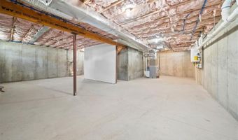 7 Betsey Williams Dr, Warwick, RI 02889