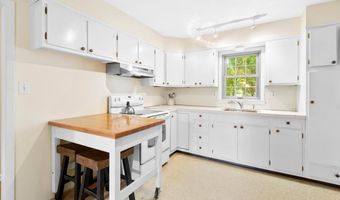 9 Sunset Dr, Altamont, NY 12009
