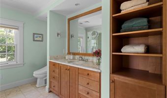 51 Ayrault St, Newport, RI 02840