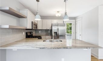 12 Park Ave 13, Narragansett, RI 02882