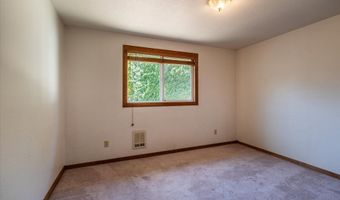 1135 1ST St NE, Bandon, OR 97411