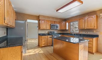 2051 Carlisle St, Algonquin, IL 60102