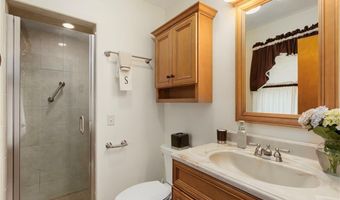 68 Birchwood Dr, Narragansett, RI 02882