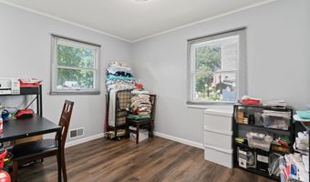 573 Sumner Ave, Belford, NJ 07718