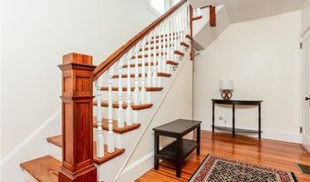 22 Bateman Ave, Newport, RI 02840