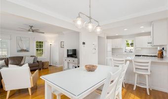 28 Wilbur Ave, Newport, RI 02840