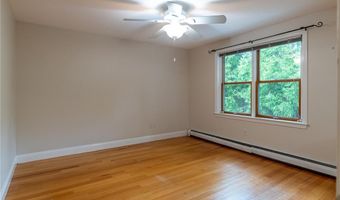 91 Inez St, Narragansett, RI 02882