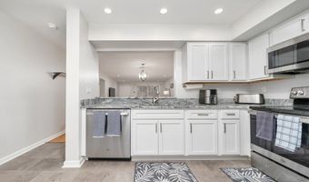 39 Manorwood Dr 39, Branford, CT 06405