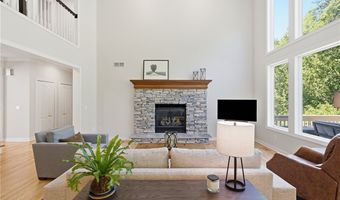 780 S Sussex Ct, Aurora, OH 44202