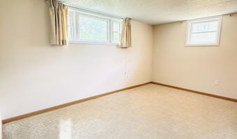704 S Harrison St, Aberdeen, SD 57401