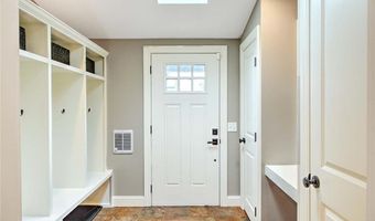 6 Kenmore Ct, Barrington, RI 02806