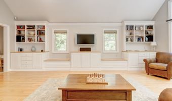 35 Woodsedge Ct, Berlin, CT 06037
