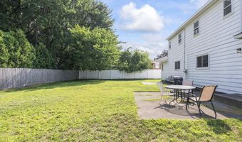 9 Campagna Dr, Albany, NY 12205
