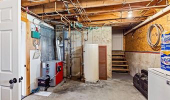 816 Riverside Dr, Augusta, ME 04330