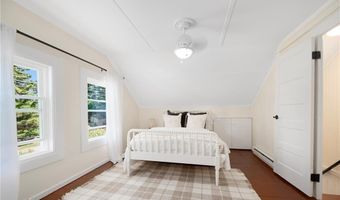 69 Overlook Dr, Warwick, RI 02818