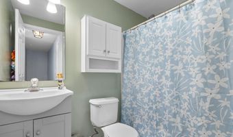 734 High St, Candia, NH 03034