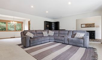 212 Country Club Ln, Altoona, WI 54720