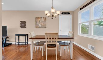 32 Bowline St, Beachwood, NJ 08722