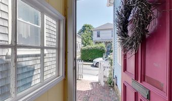 36 Dixon St, Newport, RI 02840