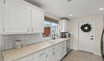 2104 N Pennington Dr, Chandler, AZ 85224