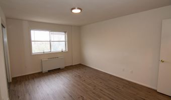 750 S DICKERSON St 414, Arlington, VA 22204