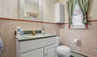 13 Governors Ln, Bethel, CT 06801