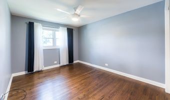 7 N Lincoln Ave, Addison, IL 60101
