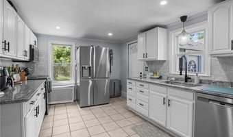 40 Queen St, North Kingstown, RI 02852