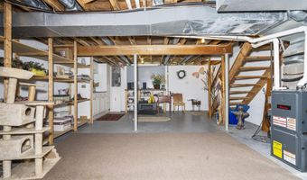 232 Point Of Woods Dr, Albany, NY 12203